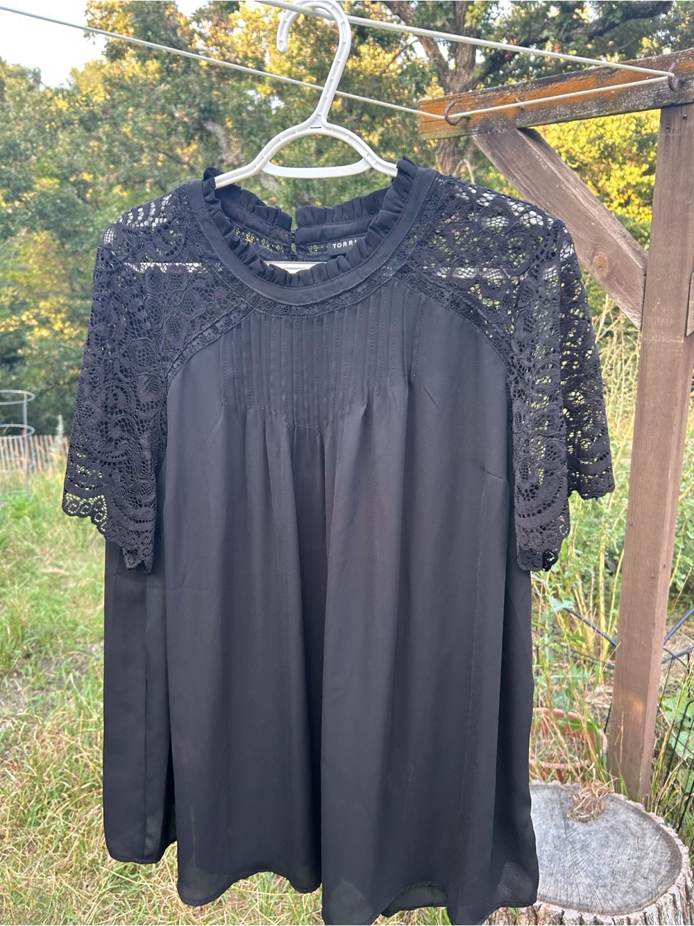 torrid 1X Black Lace Yoke Short Sleeve Blouse
